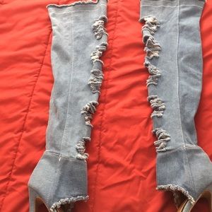 Never worn but the footwear is coming off. Size 6